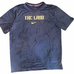 Nike MLB City Connect Cleveland
Guardians Men's Large Navy S/S
Dri-Fit Tee